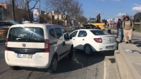 Şişli'de Otomobil İş Makinesine Çarptı Açıklaması 1 Yaralı