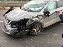 (Özel) Takla Atan Aracı, Trafikte Kalan Sürücüler Düze Çevirdi