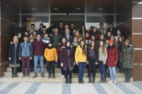 KUŞ BAKıŞı - Sarayköy'de Öğrencilere Kayak Hediyesi