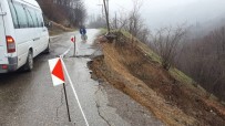 Akçakoca'da Köy Yolunda Heyelan