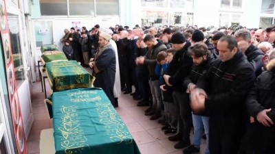 Almanya'da Evinde Ölü Bulunan Türk Ailenin Cenazeleri Türkiye'ye Gönderildi