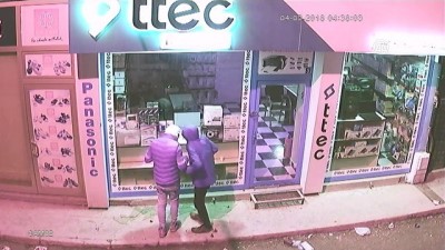 Hırsızlık Zanlıları Güvenlik Kamerasına Yakalandı