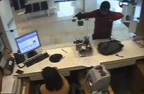 BANKA SOYGUNU - Silahlı banka soygunu kamerada