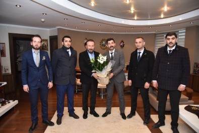 Ülkü Ocakları Yönetimi Başkan Doğan'ı Ziyaret Etti