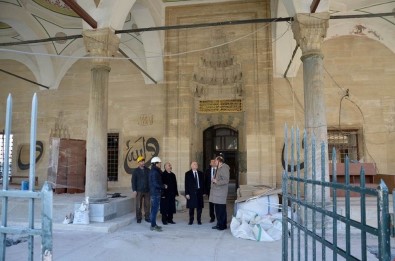 Vali Ceylan Restorasyonu Devam Rüstem Paşa Camisini İnceledi