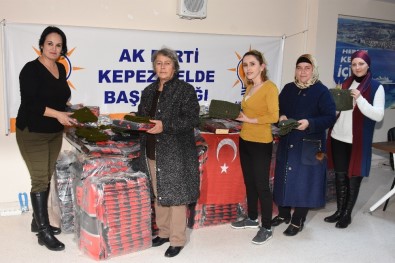 'Zeytin Dalı Harekatı'na Katılan Mehmetçiğe Çorap Ve Boyunluk Gönderdiler