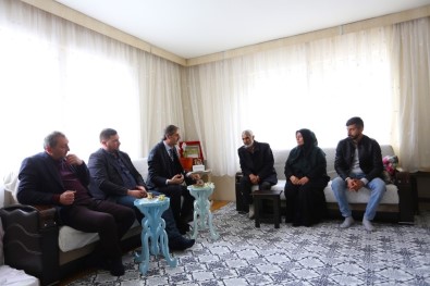 Başkan Alemdar'dan Şehit Ailesine Ziyaret