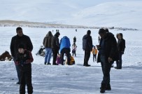 ÇıLDıR GÖLÜ - Çıldır Gölü Yoğun İlgi Görüyor
