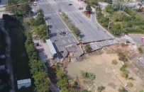 Yol çöktü 8 kişi öldü