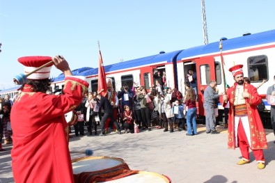 Doğu Ekspresi Yolcularına Mehterli Karşılama