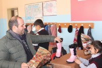 Gurbetçi Kadından Siirtli Yoksullara Ayakkabı Yardımı