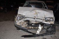 Kamyonetle Otomobil Çarpıştı Açıklaması 3 Yaralı
