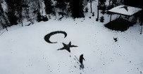 ADEM ARSLAN - Kar Üzerinde Ay-Yıldız Yapınca Sosyal Medya Yıkıldı