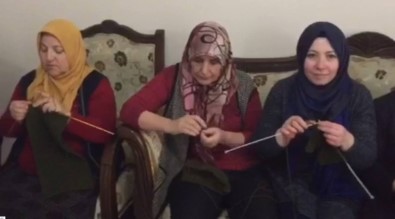 Mehmetçik Afrin'de Üşümesin Diye Atkı Ve Bere Örme Seferberliği Başlattılar