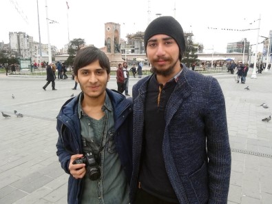 (Özel) Taksim Meydanı'nda  Psikoloji Öğrencilerinden İlginç Sosyal Deney