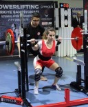Powerlifting Şampiyonası'nda Kıyasıya Rekabet