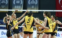 KADIN VOLEYBOL TAKIMI - Vakıfbank, Yenilgisiz Liderliğini Korudu