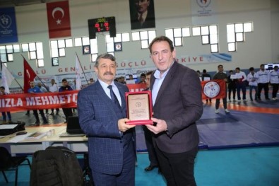 Bartın'da 16-17 Yaş Arası Yıldızlar Grekoromen Grup Şampiyonası Başladı