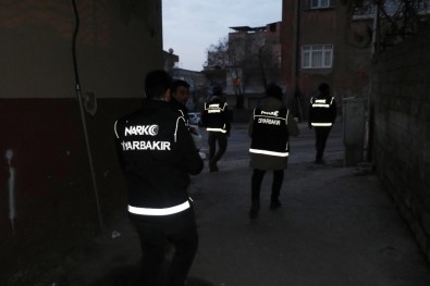 Diyarbakır'da Uyuşturucu Tacirlerine Şafak Operasyonu Açıklaması 6 Gözaltı