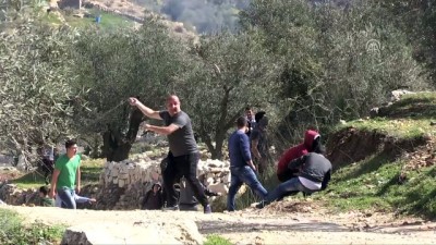 İsrail Askerleri Gazze Sınırında Bir Filistinliyi Başından Yaraladı