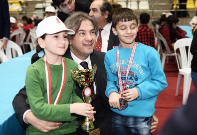 Beyoğlu Okullar Arası Satranç Turnuvası'nın Galipleri Belli Oldu
