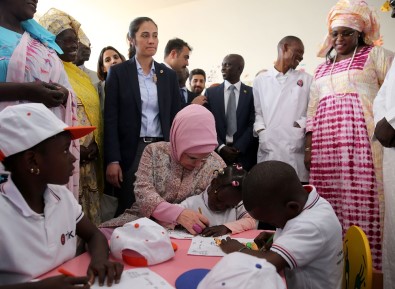 Emine Erdoğan'dan Pikine Sosyal Pediatri Enstitüsüne Ziyaret