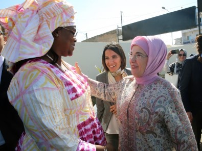 Emine Erdoğan, Senegal'de Pikine Sosyal Pediatri Enstitüsünü Ziyaret Etti
