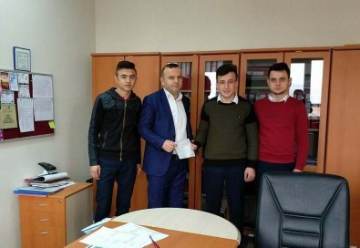 Hisarcık'ta Lise Öğrencileri Harçlıklarını Mehmetçiğe Bağışladı