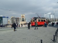 İSTİKLAL CADDESİ - İstanbullulara 'Güneş' Açtı