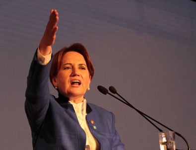 Meral Akşener’den iki partiye ittifak sinyali