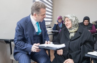 Nasırlaşmış Elleri 77 Yaşında Kalem Tuttu