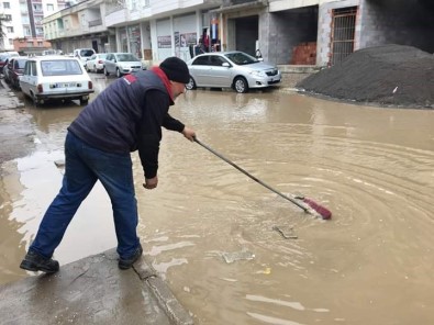 Nurdağı'nda Yağmur Ve Rüzgar Etkili Oluyor