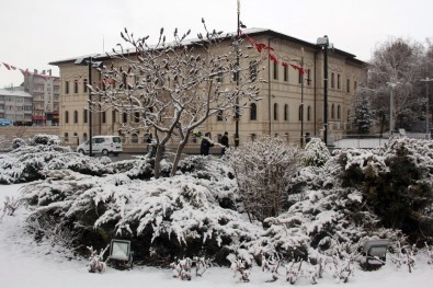 Sivaslılar Mart'a Kar Yağışıyla Girdi