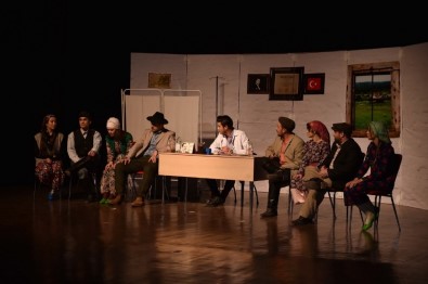 Türk Tiyatrosu Uşak'ta Yükselişe Geçti