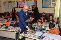 ŞENOL BOZACıOĞLU - Vali Demirtaş, Öğrencilere Kitap Hediye Etti
