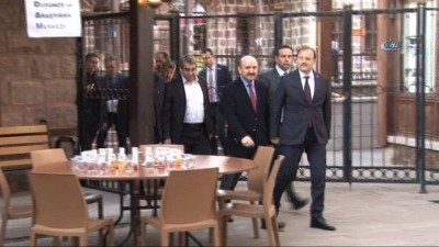 Başbakan Yardımcısı Hakan Çavuşoğlu, Türk Tipi Kalkınma Modelini Anlattı