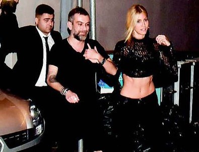 Çağla Şikel’i eğlence çıkışı kamera ordusu karşıladı