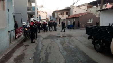 İzmir'de İki Aile Arasında Silahlı Kavga Açıklaması 6 Yaralı