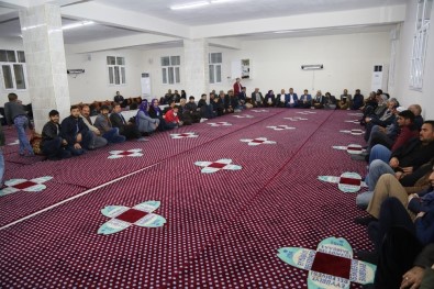 Mahalleliden Başkan Ekinci'ye Teşekkür Plaketi