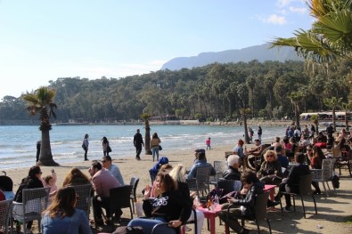 Muğlalılar Sahile Akın Etti