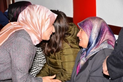 Esra Tüfenkci Şehit Anneleriyle Buluştu