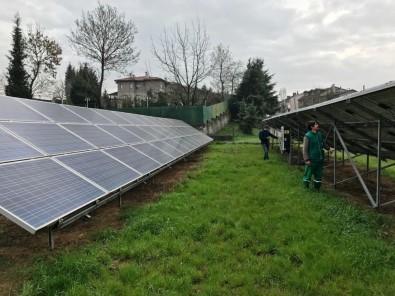 Kendi Elektriğini Üreten Parkın Güneş Enerji Panelleri Bakıma Alındı