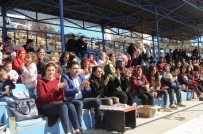 DÜNYA KADıNLAR GÜNÜ - Şırnaklı Kadınlar İlk Kez Stadyumda Maç İzledi