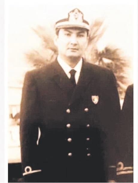 Deniz Baykal'ın asker kıyafetli fotoğrafı