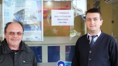 Burhaniyeli Yazıhaneci Bir Günlük Gelirini Mehmetçik Vakfı'na Bağışladı