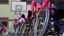 ENGELLİ KADIN - Gazzeli Basketçi Kadınlar, 'Engellerine' Meydan Okuyor