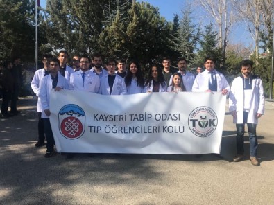 Kayseri'de Okuyan Tıp Öğrencileri Anıtkabir'i Ziyaret Etti
