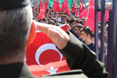 Lise Öğrencilerinden Mehmetçiğe Destek Yürüyüşü
