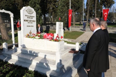 Mehmet Akif Ersoy Kabri Başında Anıldı