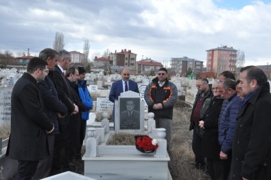 Merhum Gazeteci Öner Daşdelen Mezarı Başında Anıldı